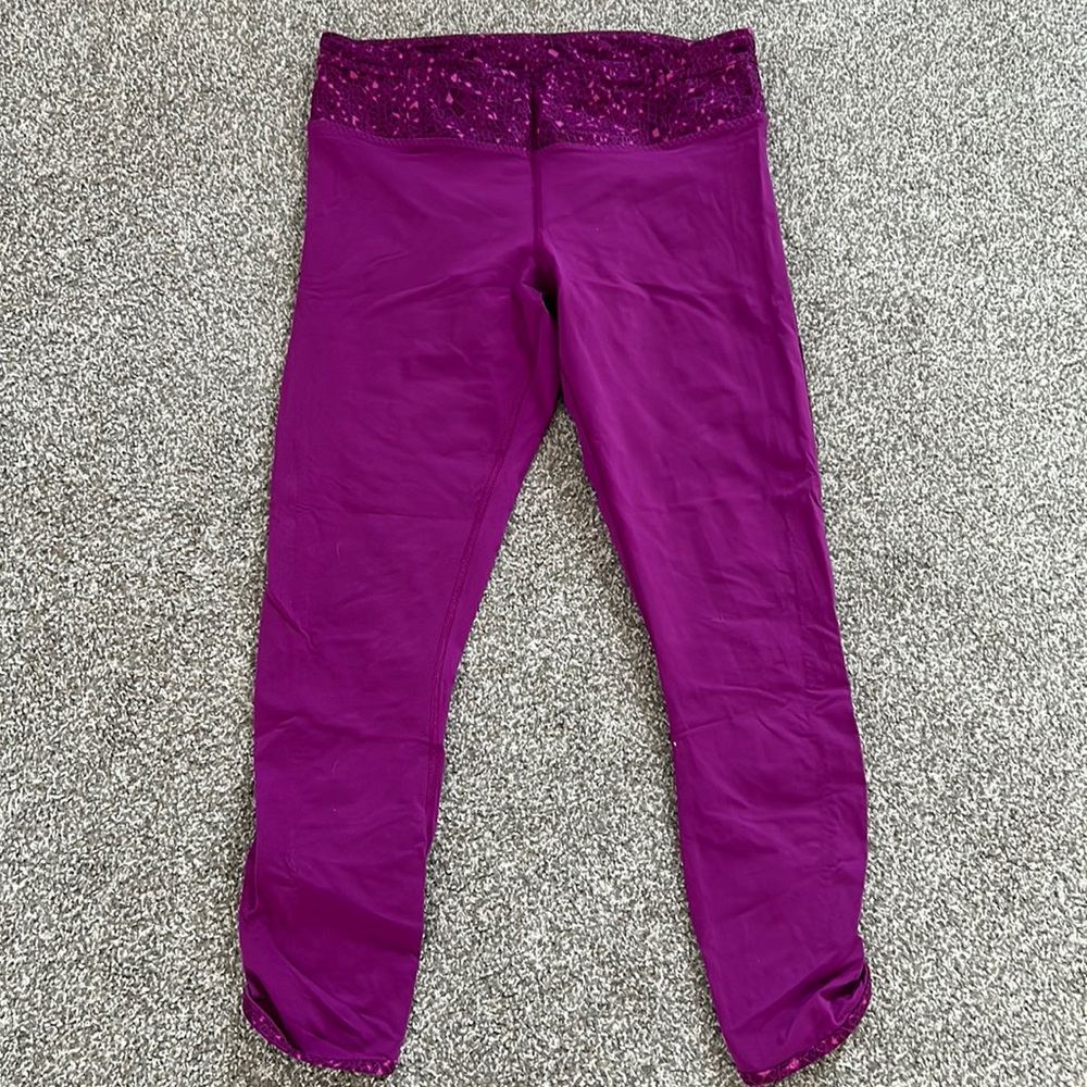 Lululemon raspberry colored leggings